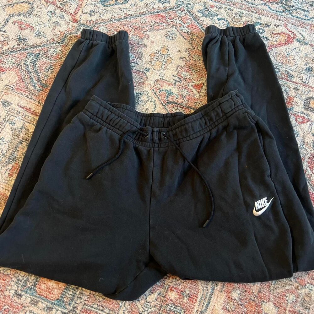 Nike Women's black cuffed sweatpants size small